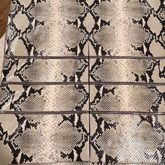 NWT $4400 KHAITE Isla leather skirt in natural snake - Size 10 - Picture 13 of 16